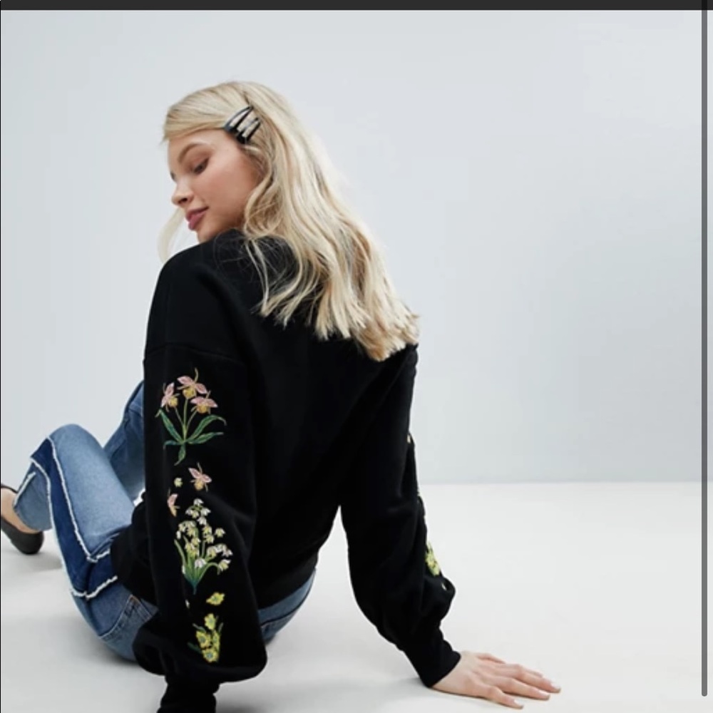 MONKI Floral embroidered Sweatshirt
